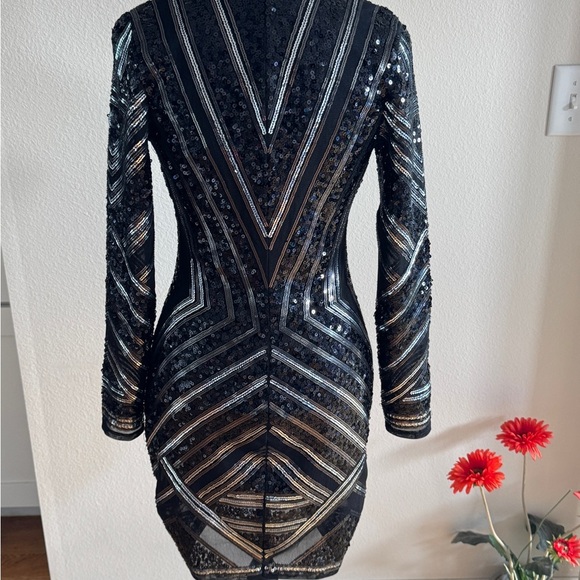Dress Express Black and Gold Sequin Long Sleeve Dress - Picture 2 of 8